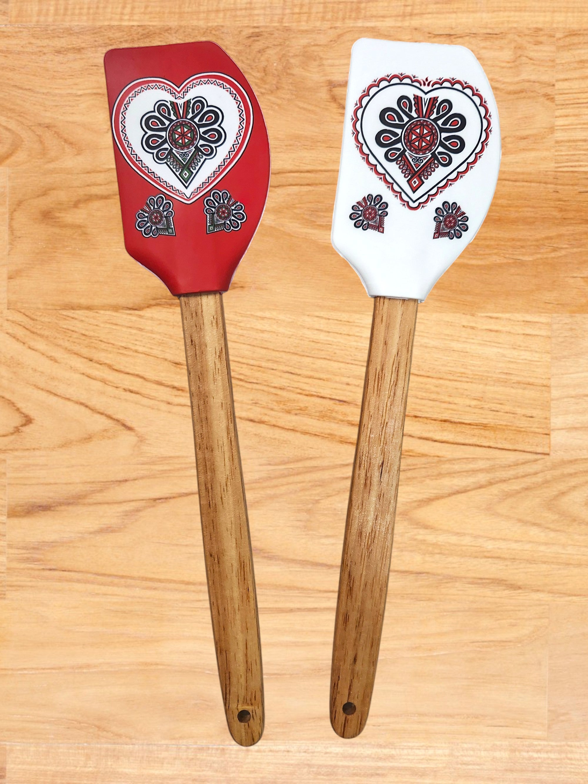 Polish Folk Art Highlander Non-Scratch Spatula with Wooden Handle, Parzenica White