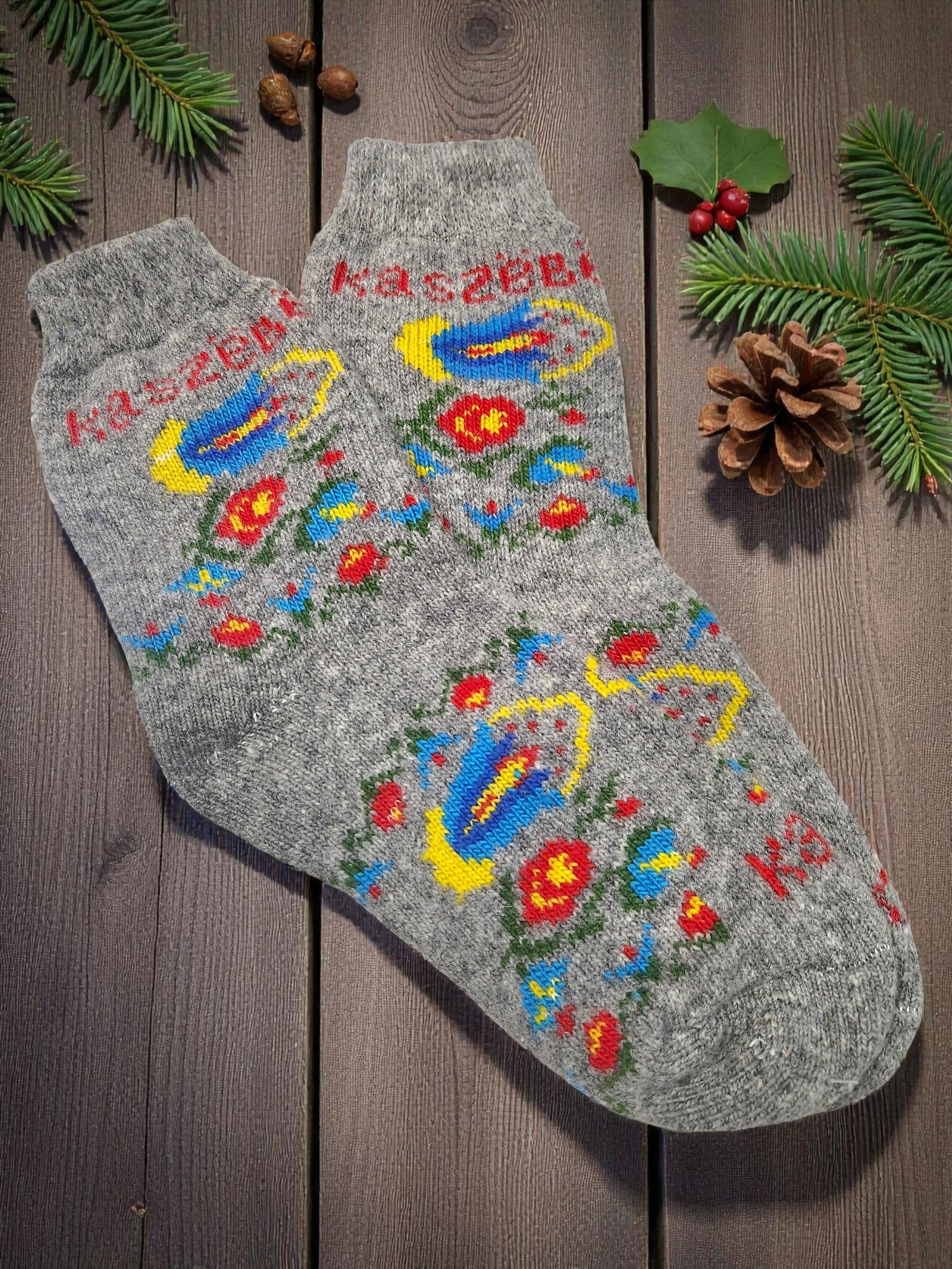 Men Polish Folk Art KASZEBE Wool Socks, Grey Wide