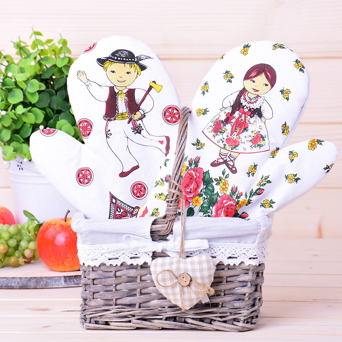 Polish Folk Art Highlander 2 Oven Mitts (White)