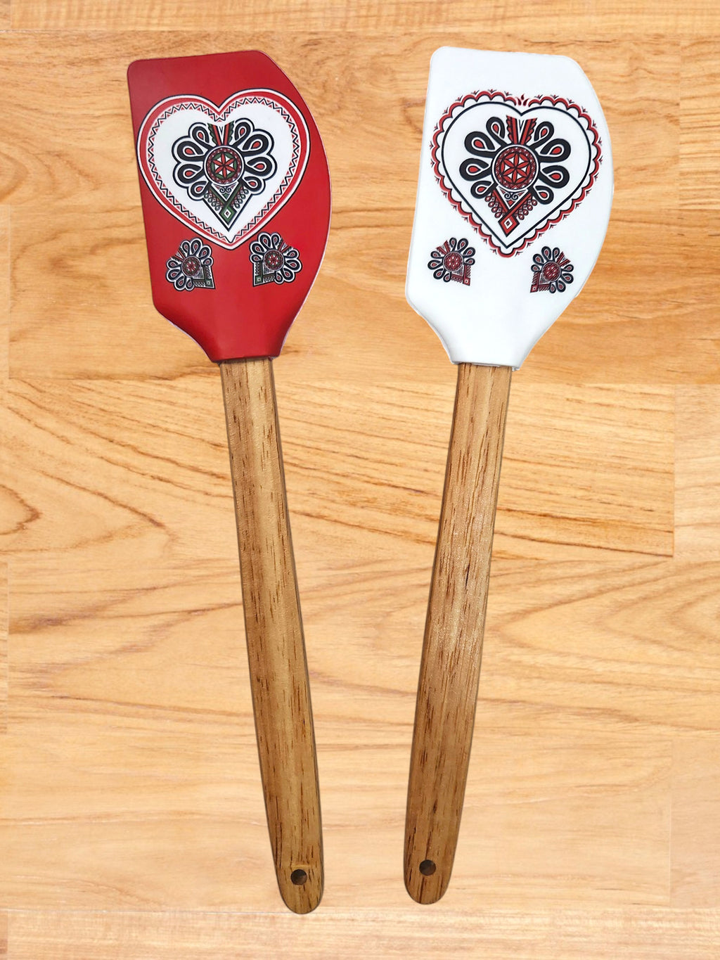 Polish Folk Art Highlander Non-Scratch Spatula with Wooden Handle, Parzenica Red