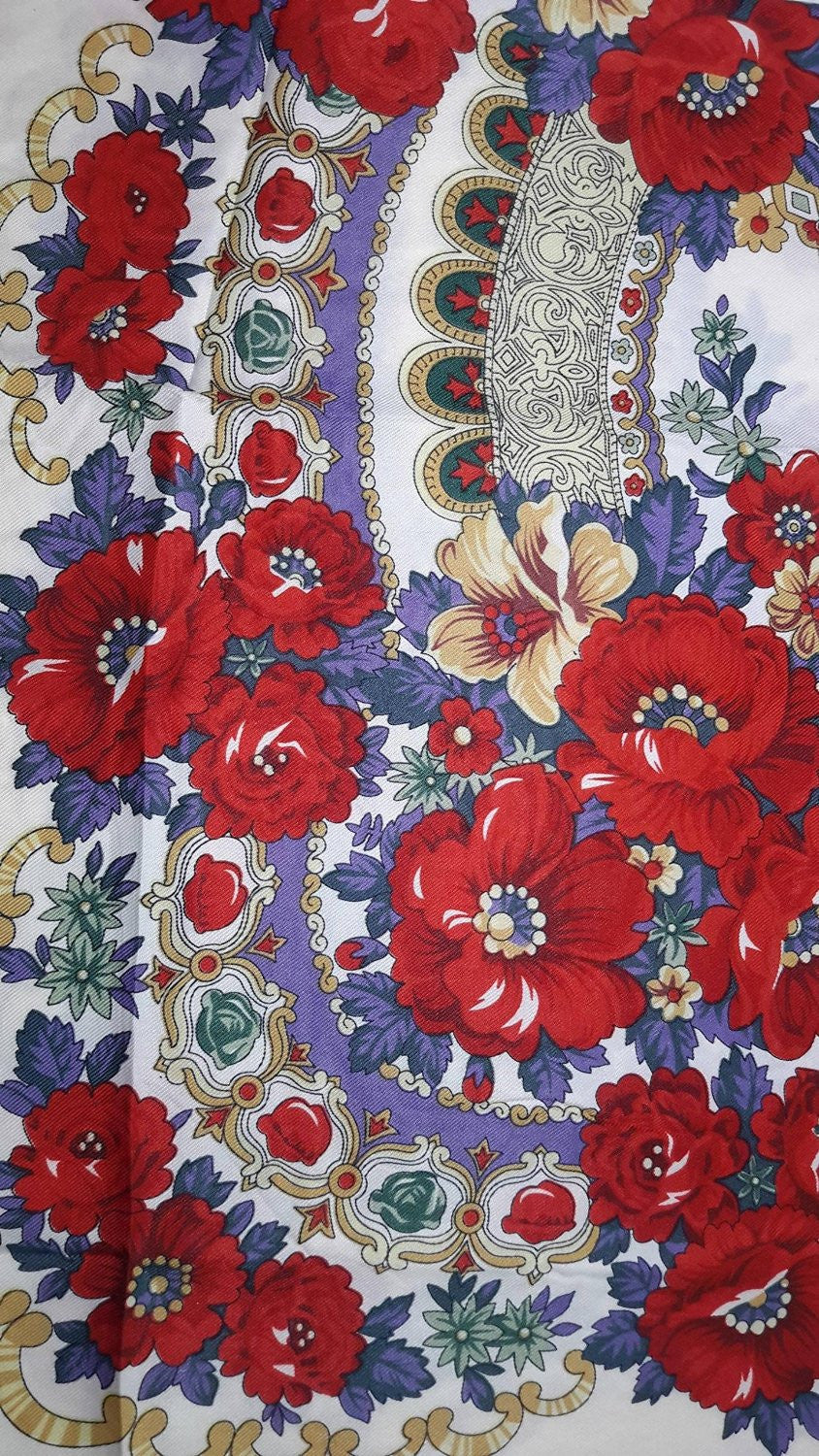 Traditional Polish Ukrainian Folk Shawl with Fringes - Creamy White - Taste of Poland
 - 2